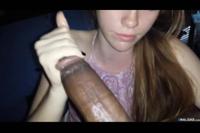 Esta Jovencita Es Muy Veterana Juega Fácil Con Su Polla