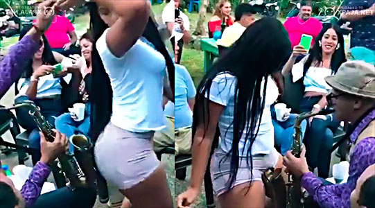 Doble penetración le dan muy fuerte
