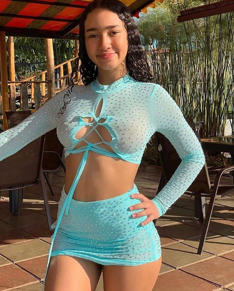 Dominicana Tokischa Y Sus 6 Lesbianas En Un Live  De Instagram