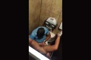 Dominicanos Singando En Un Ascensor Y Quedan Captado Por La Cámara