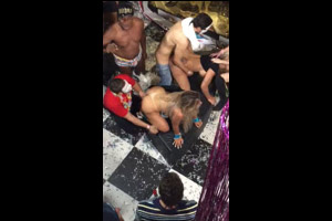 Artista Dominicana La Menor Queen De Puta En Un Baño Publico