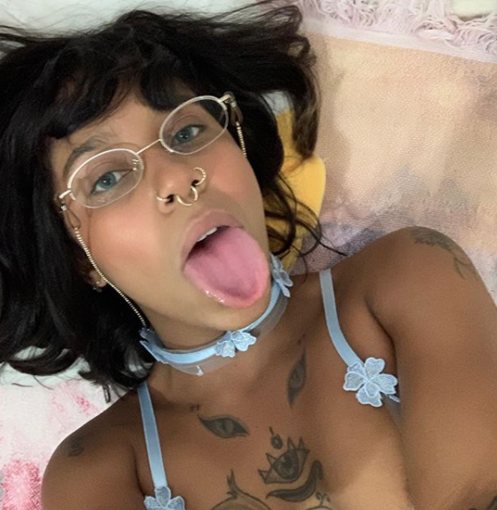 2 friends with big tits and big ass form threesomes