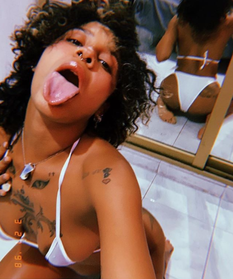Dominicana De Toto Estrecho, Parece Que Le Duele La Polla